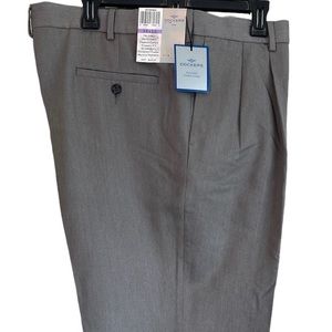 NWT Dockers Dress Chino Pleated-Cuffed Classic Fit 38 x 32